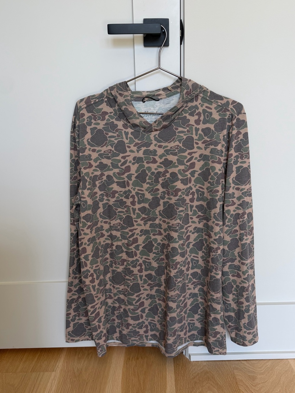 Men’s Long Sleeve Vintage Camo-Print Tee in Taupe and Olive XL